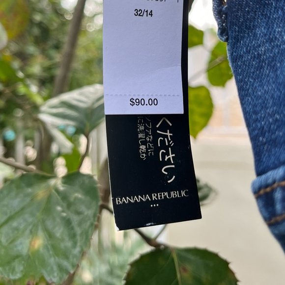 Banana Republic Pleated Wide-Leg Jeans- NWT (Size 32/ 14) - Picture 11 of 11